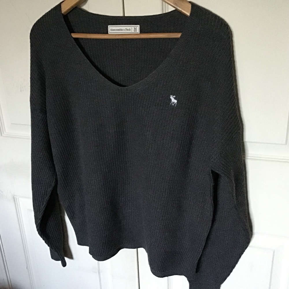 NWOT Abercrombie & Fitch Women knit sweater Charcoal Gray size M